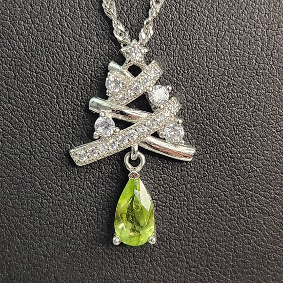 S925 Peridot Christmas tree Pendant necklace in Box - chain stamped Italy - Picture 6 of 9